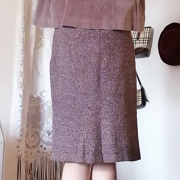 Structured Skirt - Picture 4 of 8